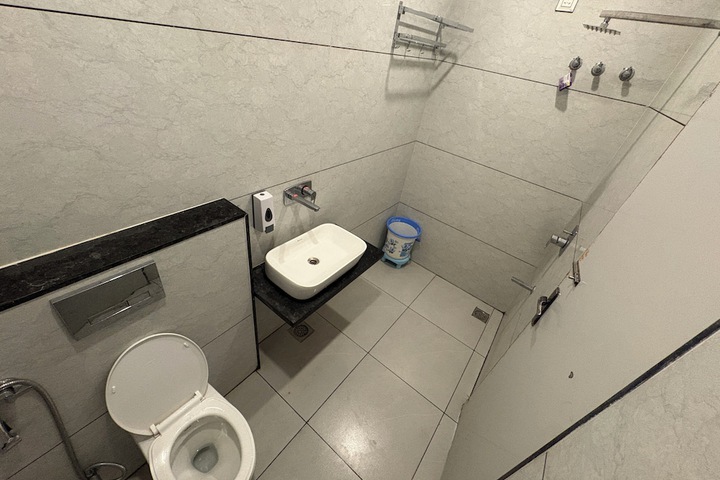 Room 7 of 8