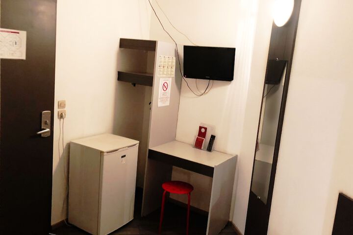 Room 11 of 27