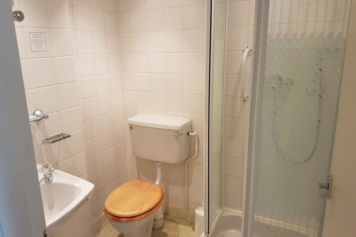 Room 8 of 17
