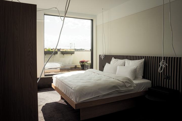 Room 35 of 73