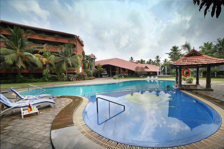 Hotel with Pool