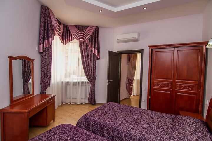 Room 4 of 62