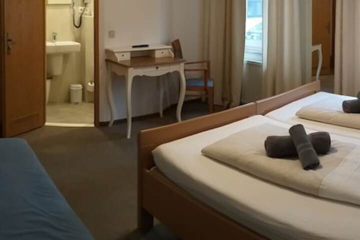 Room 5 of 25