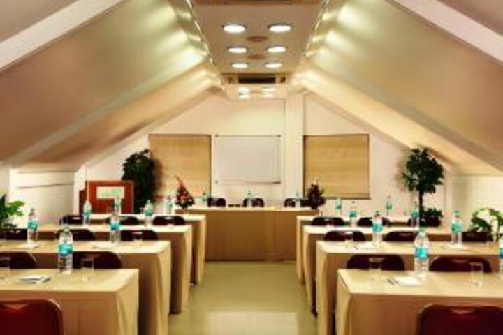 Room 6 of 14