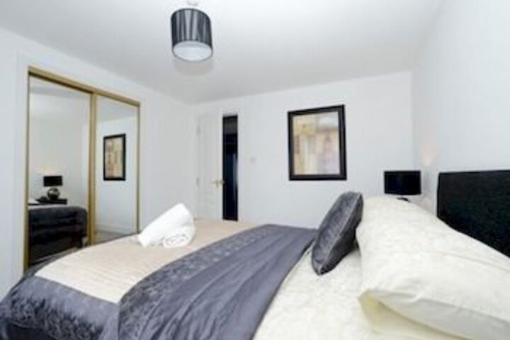 Room 4 of 10