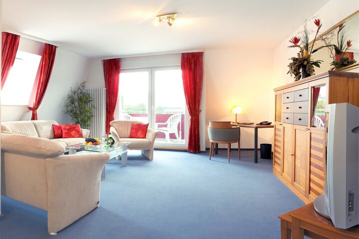 Room 2 of 33