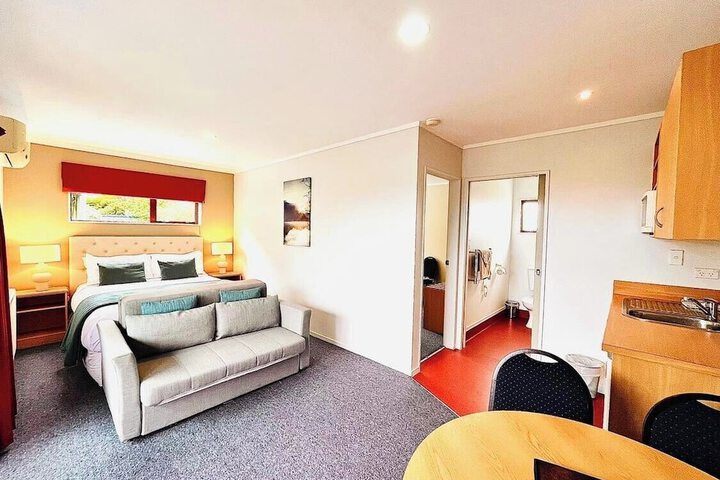 Room 7 of 32