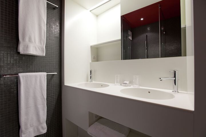 Room 25 of 58