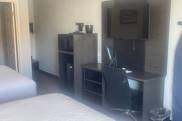 Room 13 of 28