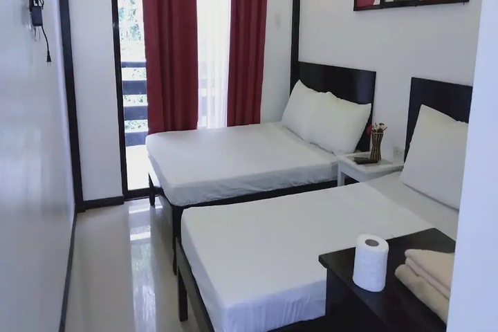 Room 6 of 14