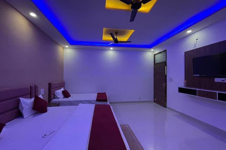 Room 5 of 20