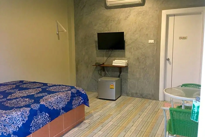 Room 3 of 9