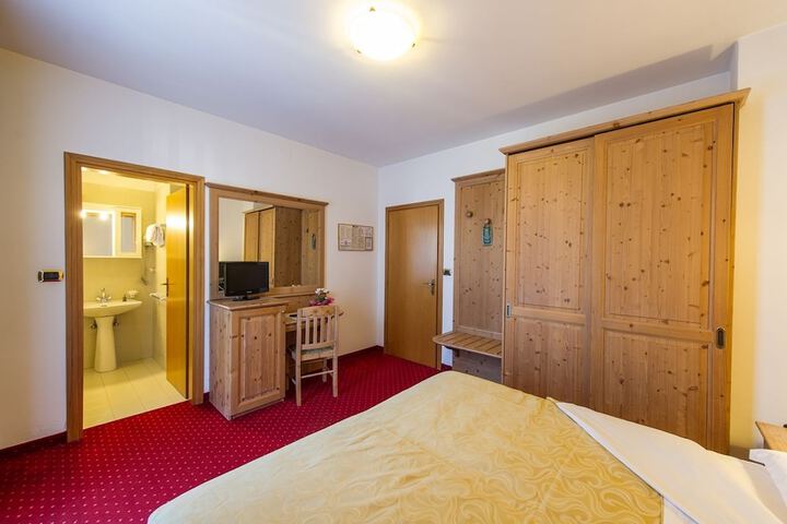 Room 6 of 40