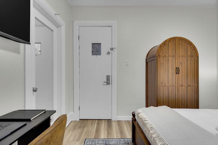 Room 9 of 174