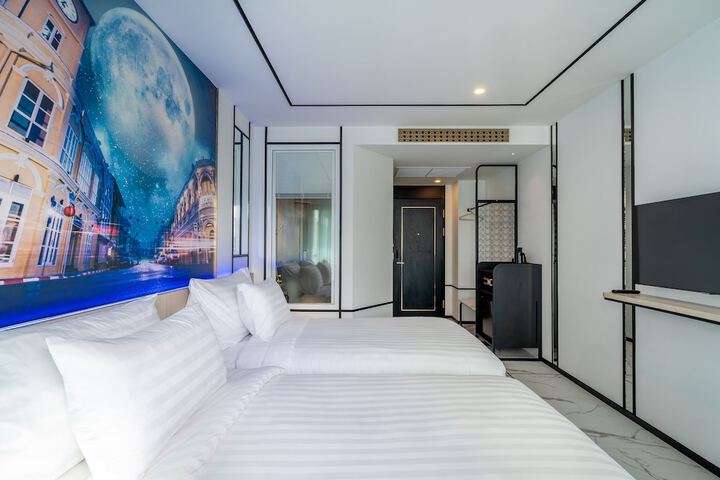 Room 15 of 46