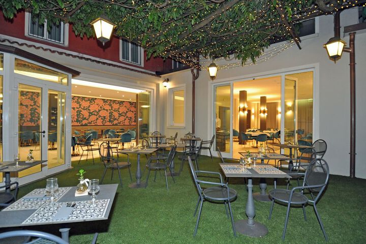 Hotel Exterior 108 of 115