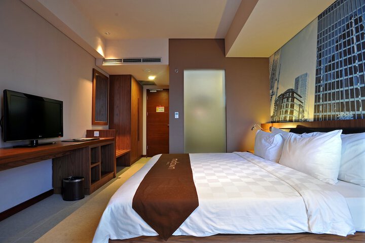 Room 6 of 52