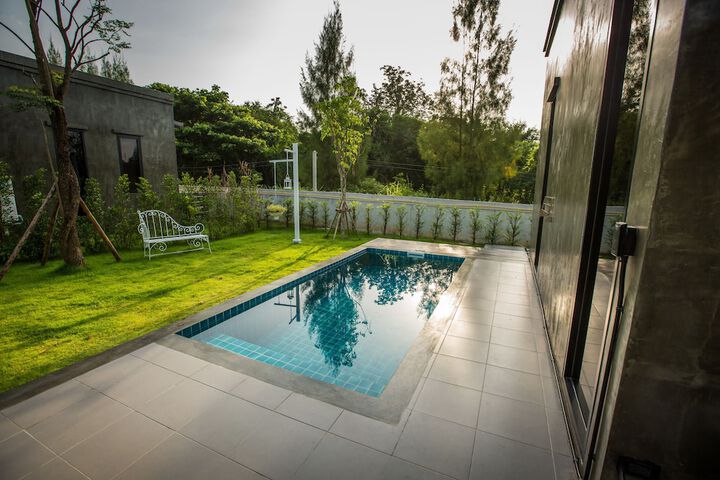 Pool 40 of 114