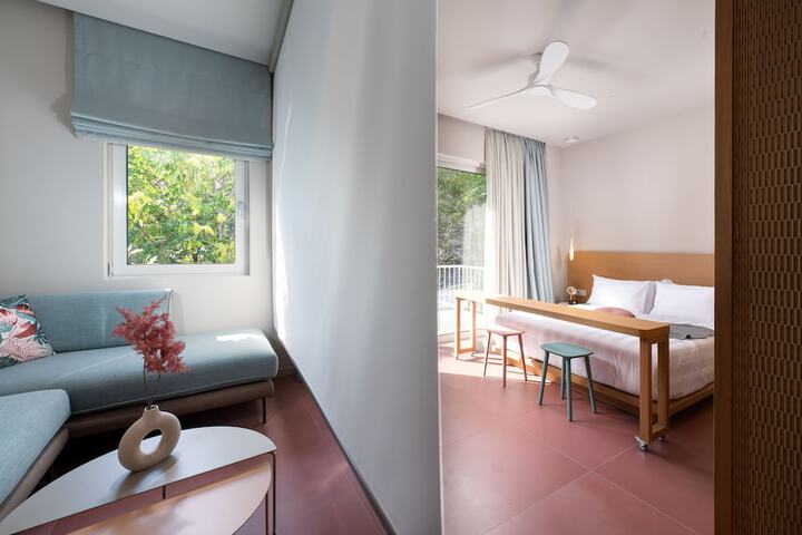 Room 10 of 79