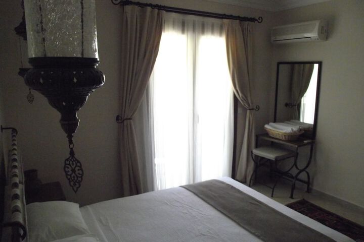 Room 2 of 31
