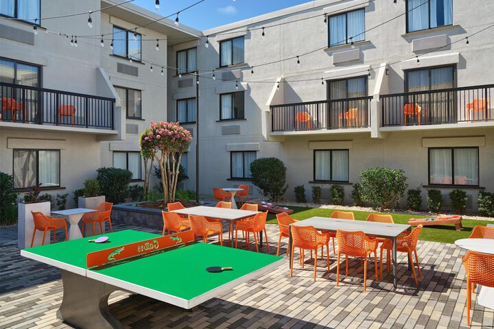 Hotel Exterior 41 of 46