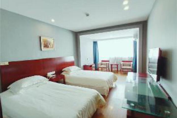 Room 2 of 5