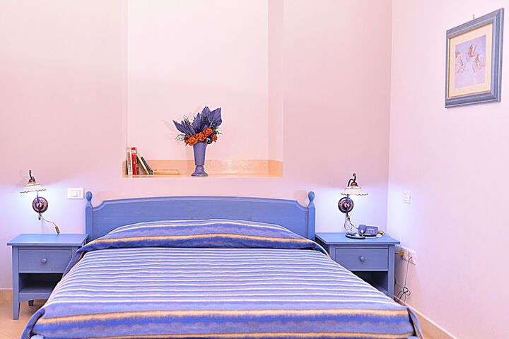Room 8 of 83