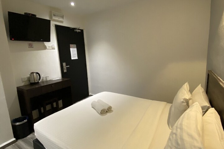 Room 47 of 102
