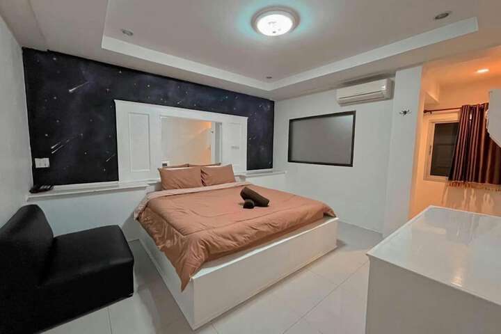 Room 12 of 19
