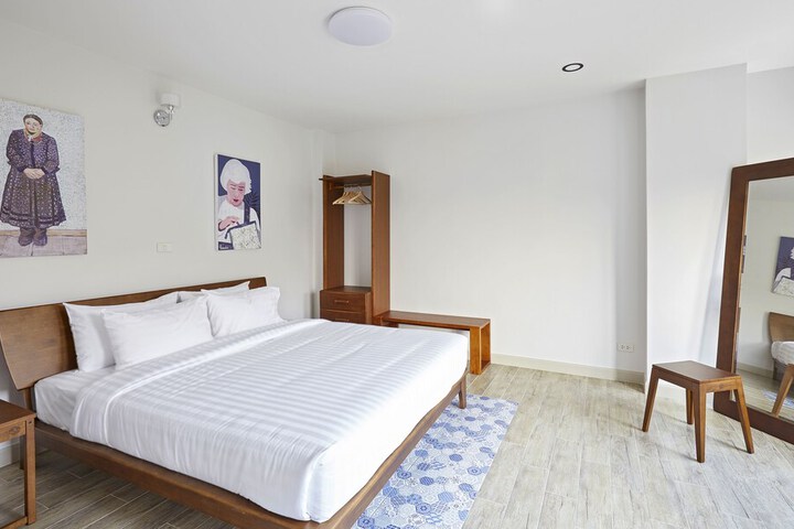 Room 7 of 80