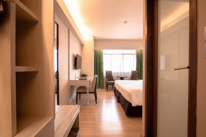 Room 11 of 48