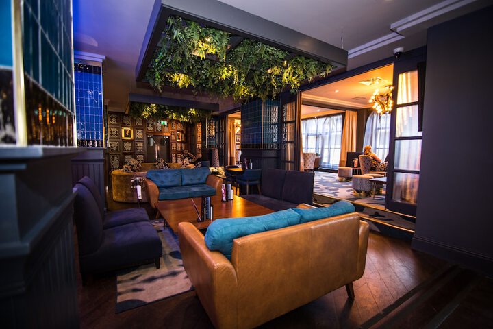 Lounge 70 of 86