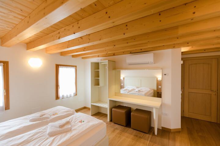 Room 8 of 52