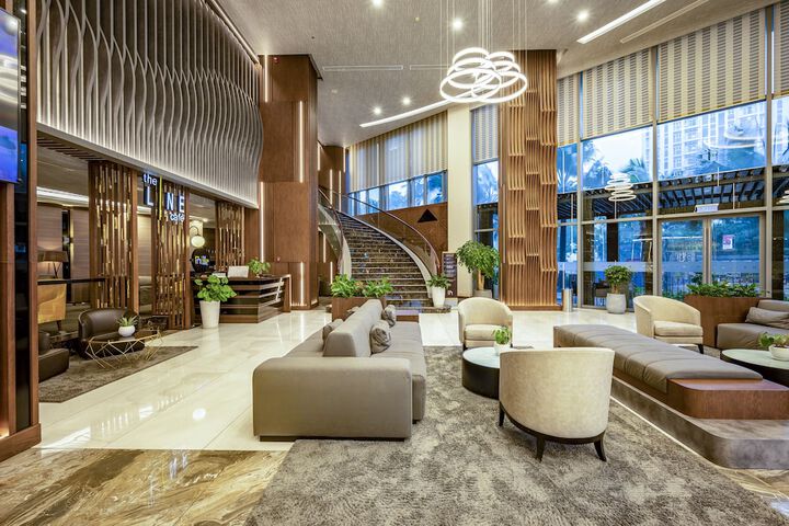 Entrance & Lobby