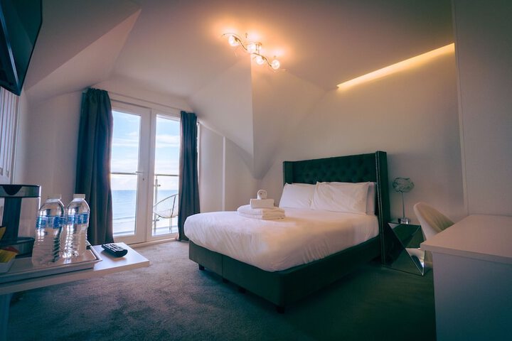 Room 8 of 60