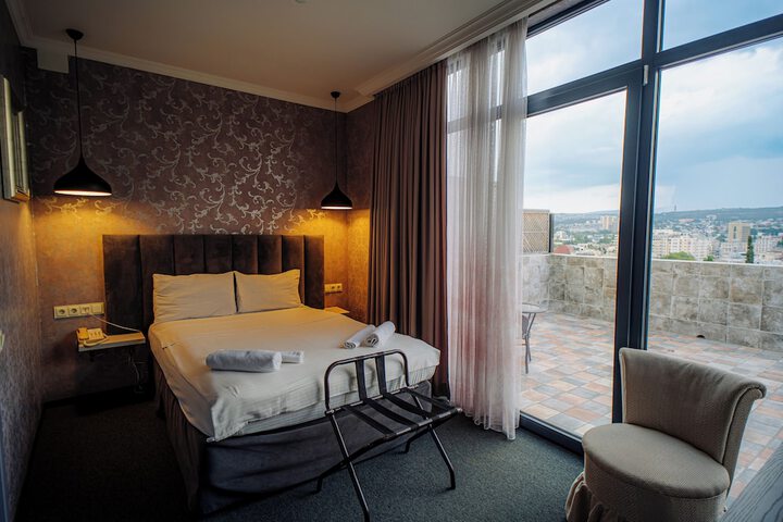 Room 37 of 163