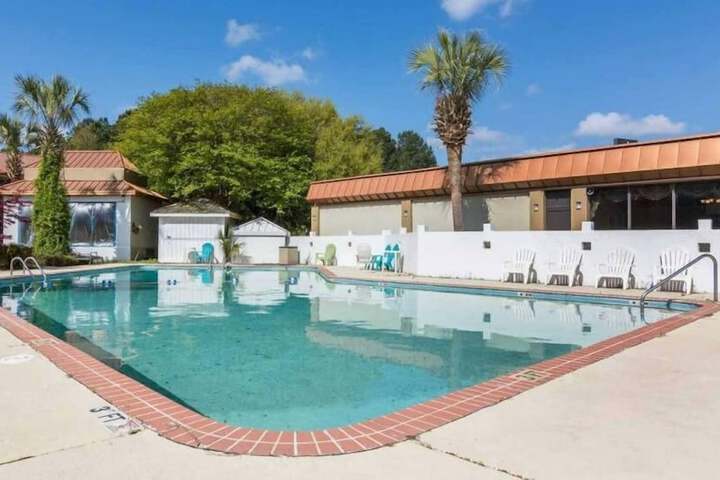 Pool 22 of 30