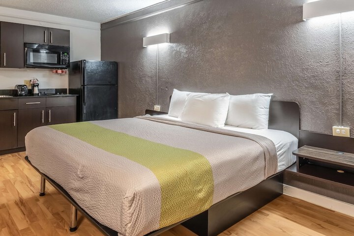 1 King Bed Kitchen (4 of 11)