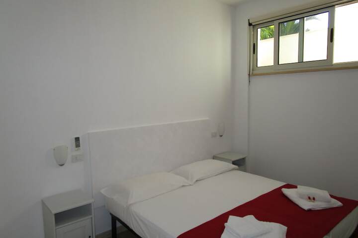 Room 5 of 11