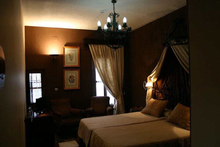 Room 35 of 39