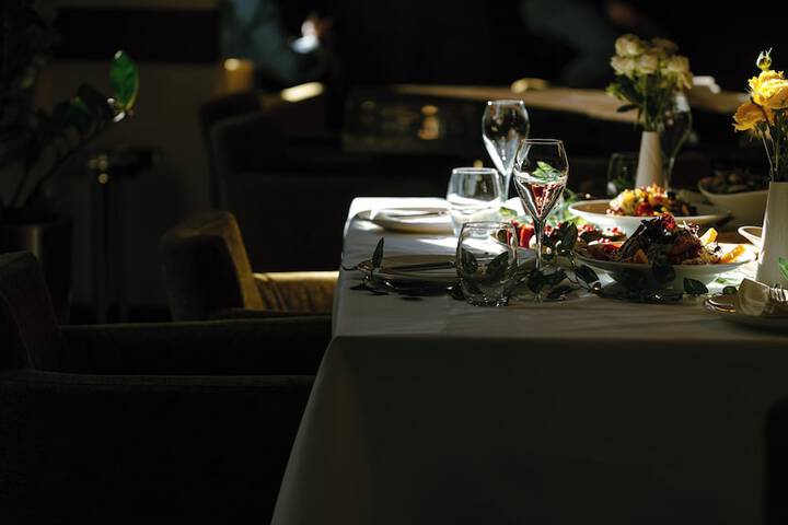 Dining 76 of 82