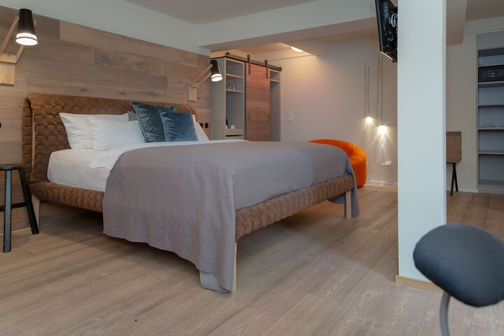 Room 6 of 35
