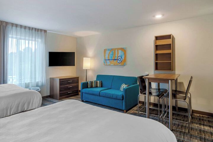 1 King Bed Efficiency Suite (2 of 10)