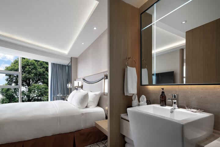 Room 11 of 25