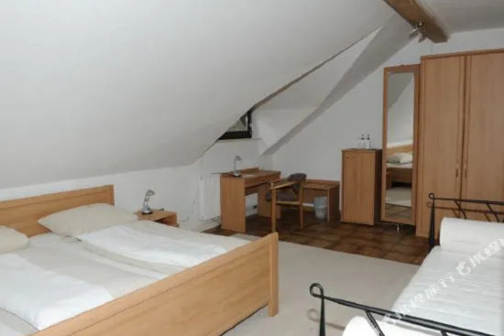 Room 2 of 2