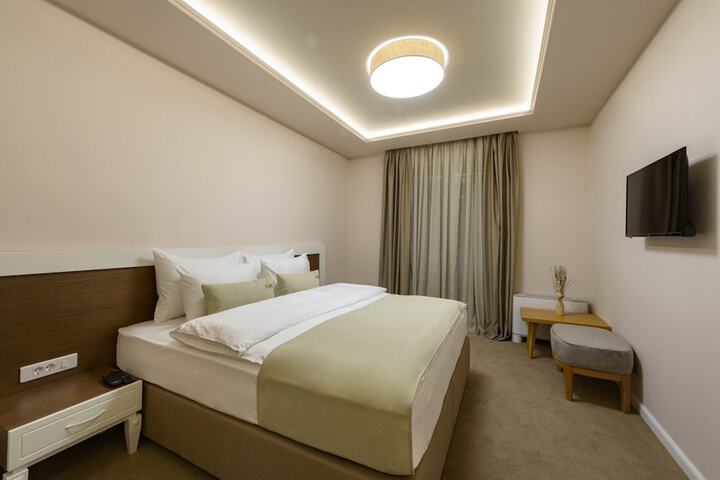Room 32 of 102