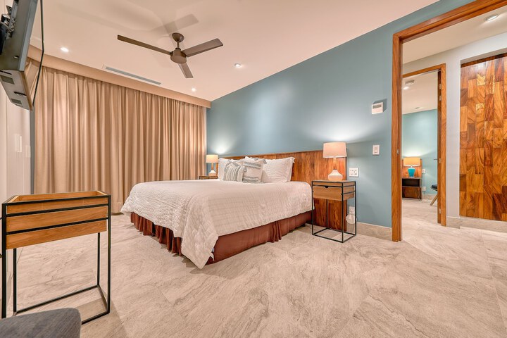 Room 14 of 270