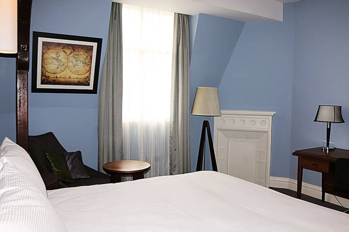 Room 7 of 76