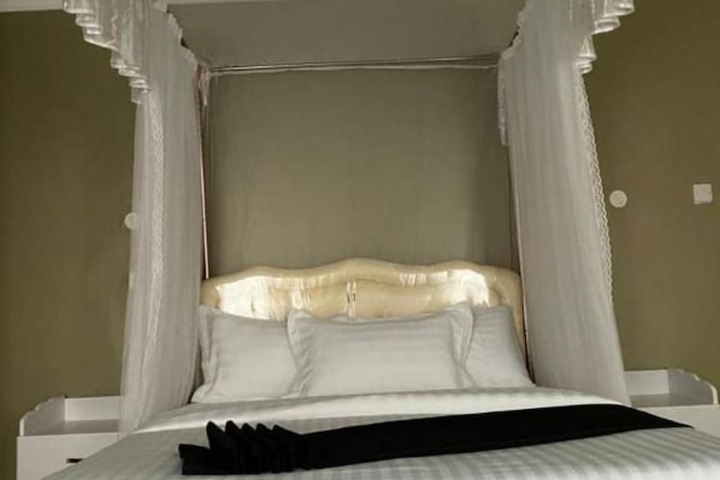Room 16 of 30