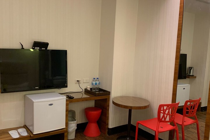 Room 13 of 40
